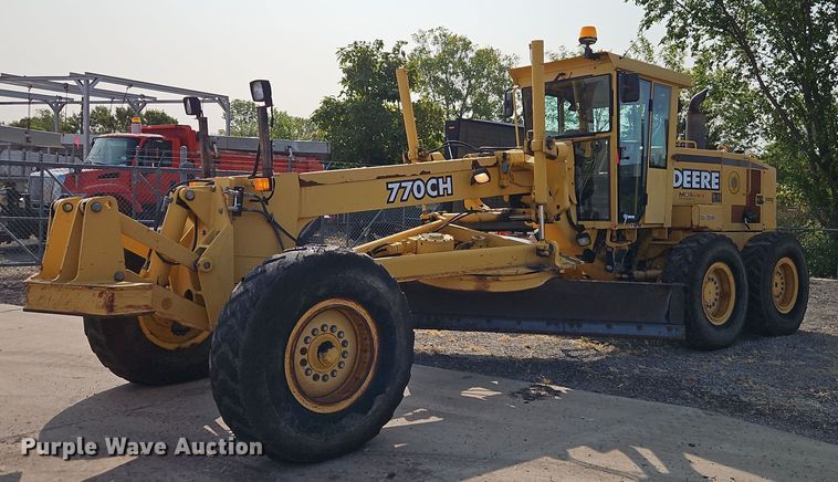 image for item EI8323 2000 John Deere 770CH motor grader