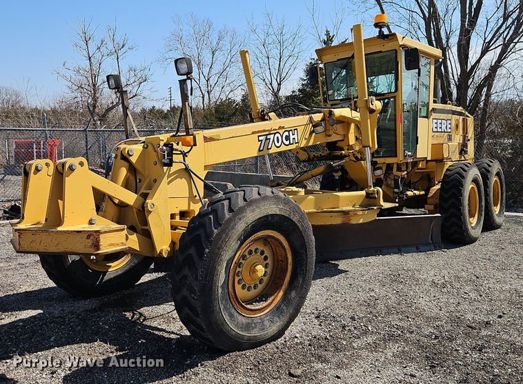 image for item EI8323 2000 John Deere 770CH motor grader