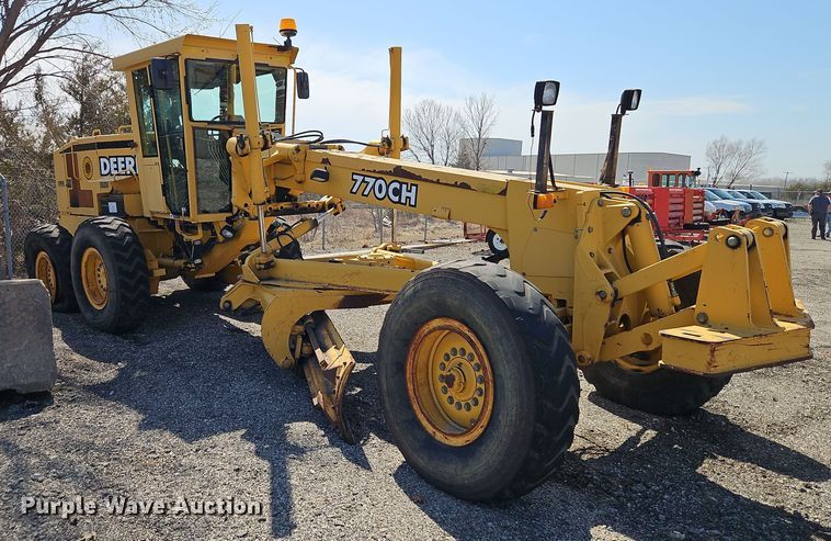 image for item EI8323 2000 John Deere 770CH motor grader