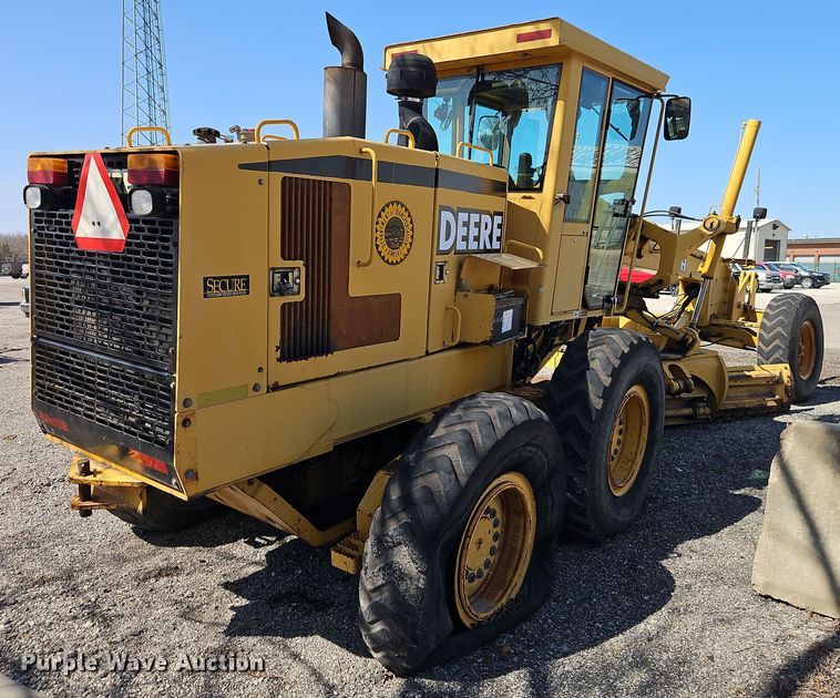 image for item EI8323 2000 John Deere 770CH motor grader