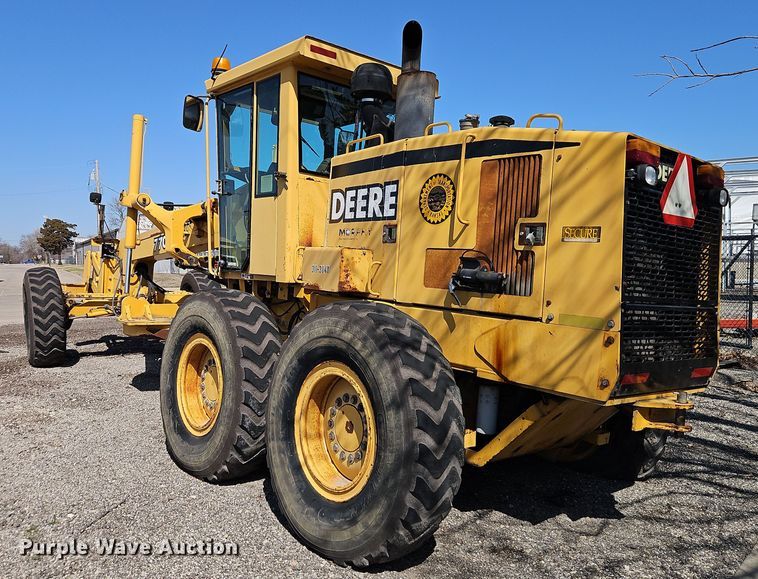 image for item EI8323 2000 John Deere 770CH motor grader