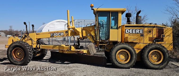 image for item EI8323 2000 John Deere 770CH motor grader