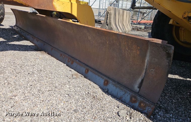 image for item EI8323 2000 John Deere 770CH motor grader