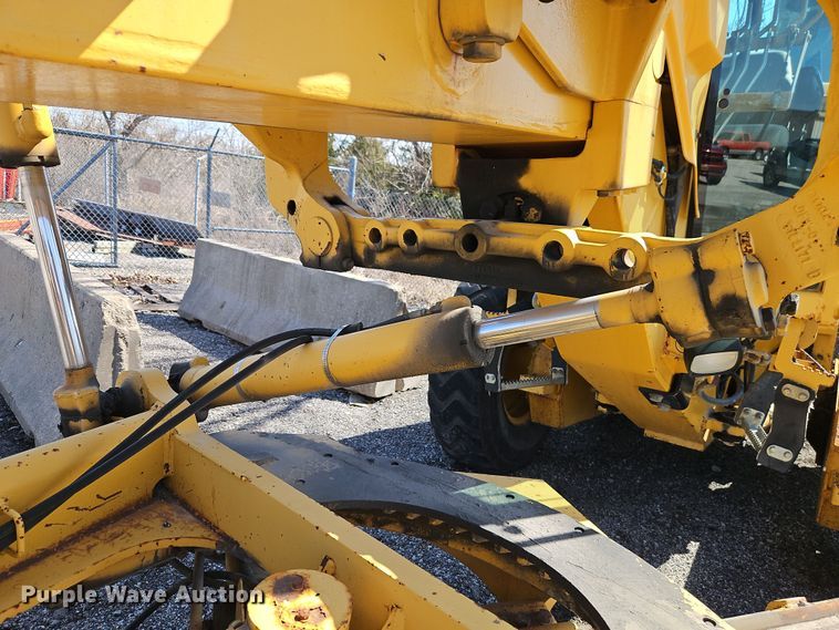 image for item EI8323 2000 John Deere 770CH motor grader