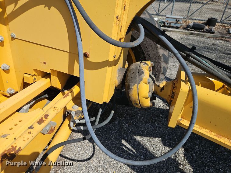 image for item EI8323 2000 John Deere 770CH motor grader