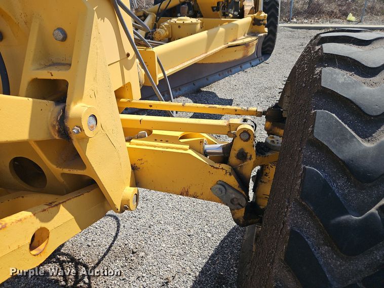 image for item EI8323 2000 John Deere 770CH motor grader