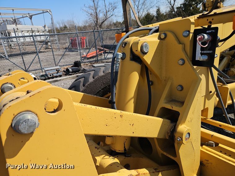 image for item EI8323 2000 John Deere 770CH motor grader