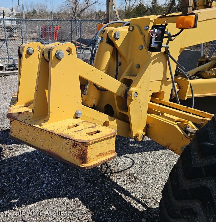 image for item EI8323 2000 John Deere 770CH motor grader