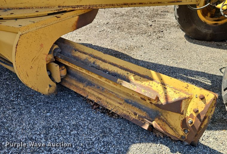 image for item EI8323 2000 John Deere 770CH motor grader