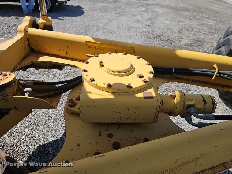 image for item EI8323 2000 John Deere 770CH motor grader