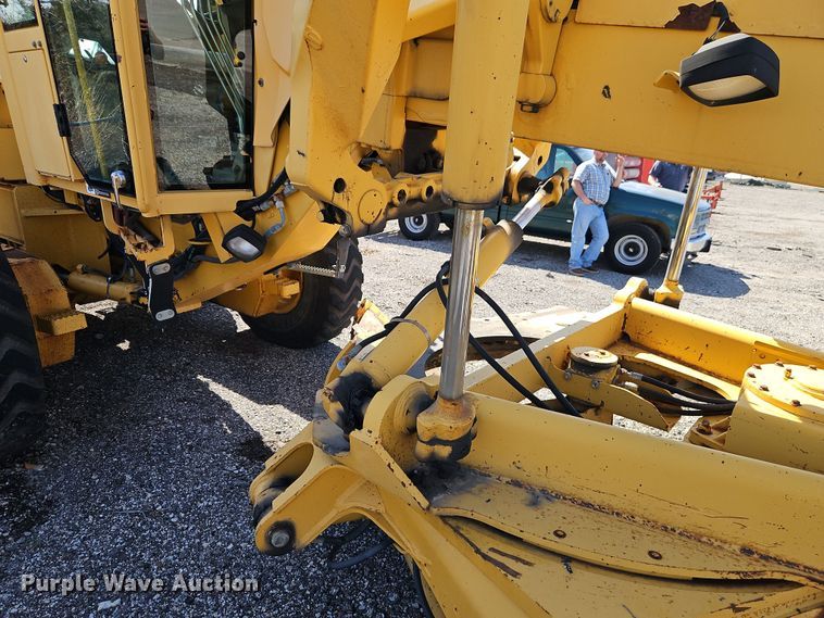 image for item EI8323 2000 John Deere 770CH motor grader