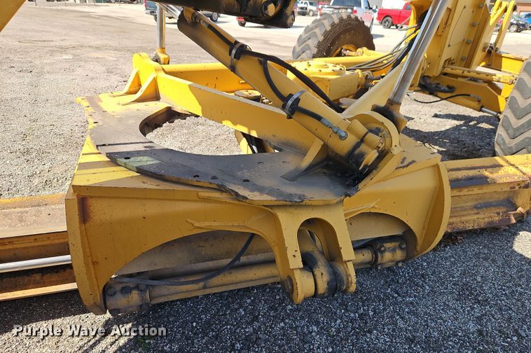 image for item EI8323 2000 John Deere 770CH motor grader