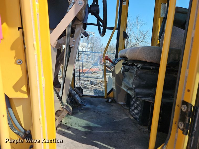 image for item EI8323 2000 John Deere 770CH motor grader