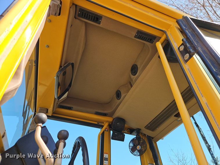 image for item EI8323 2000 John Deere 770CH motor grader