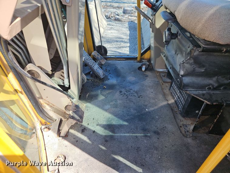 image for item EI8323 2000 John Deere 770CH motor grader