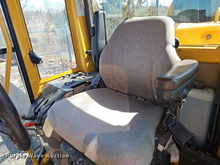 image for item EI8323 2000 John Deere 770CH motor grader