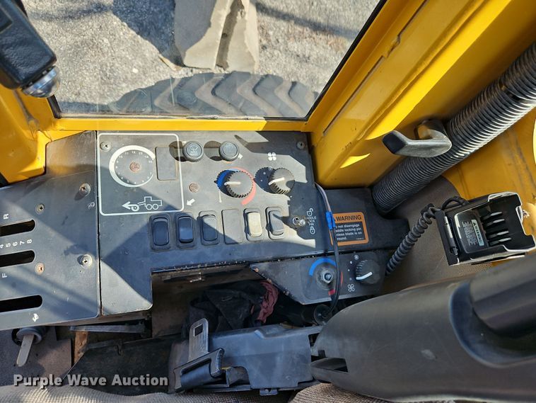 image for item EI8323 2000 John Deere 770CH motor grader