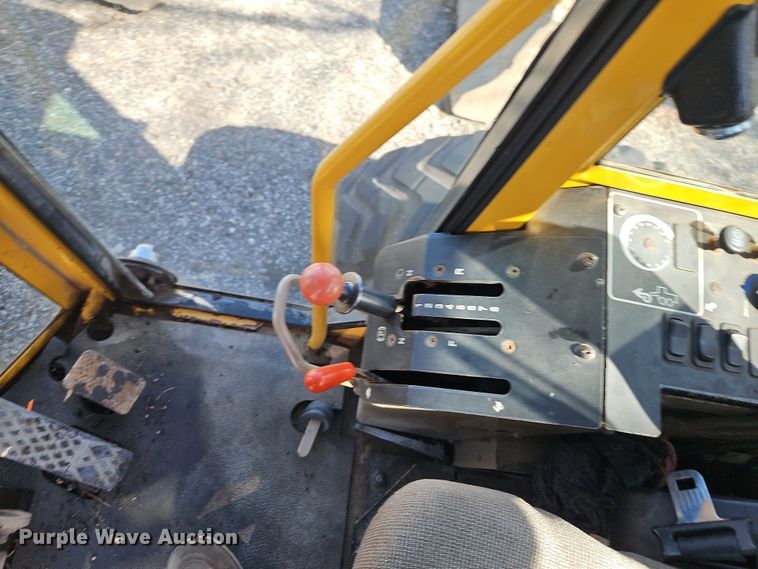 image for item EI8323 2000 John Deere 770CH motor grader