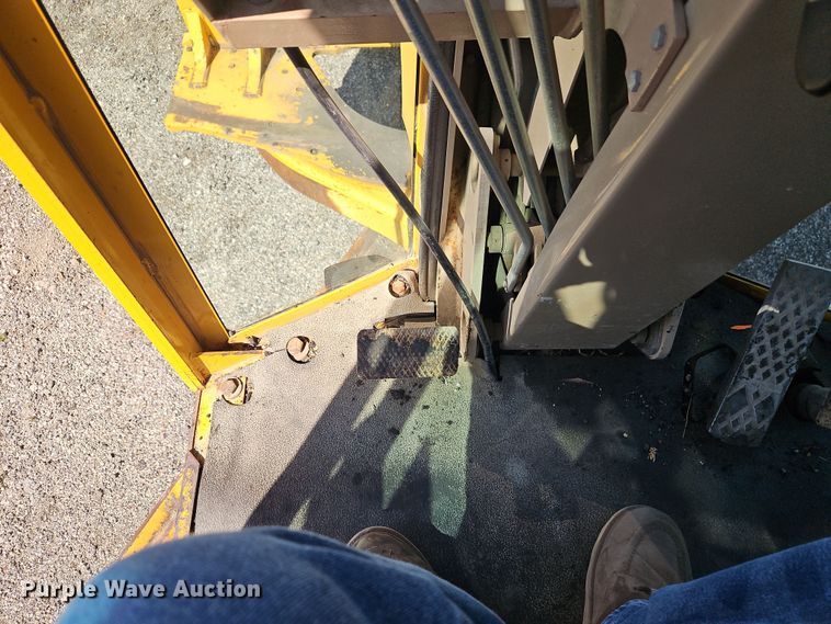 image for item EI8323 2000 John Deere 770CH motor grader