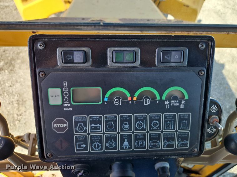 image for item EI8323 2000 John Deere 770CH motor grader