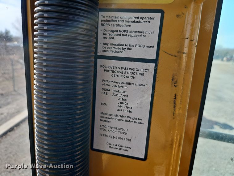image for item EI8323 2000 John Deere 770CH motor grader