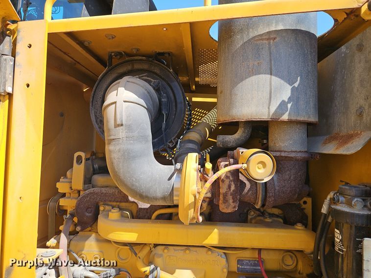 image for item EI8323 2000 John Deere 770CH motor grader