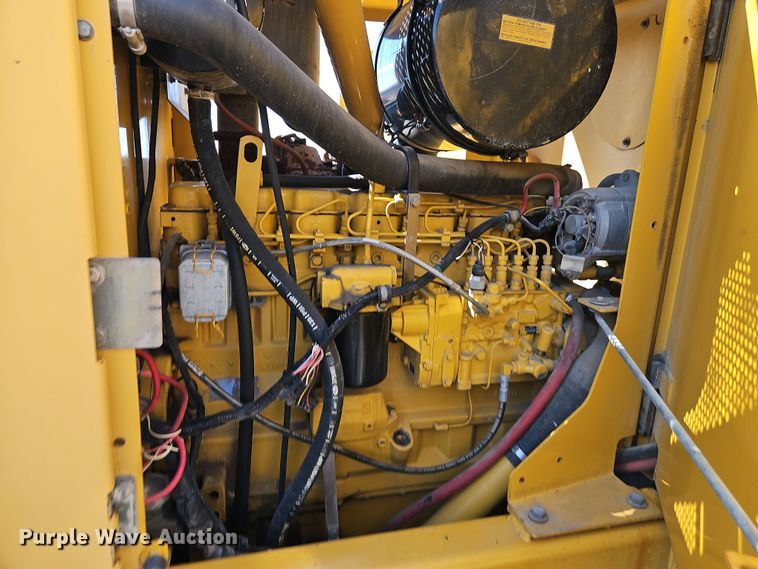 image for item EI8323 2000 John Deere 770CH motor grader