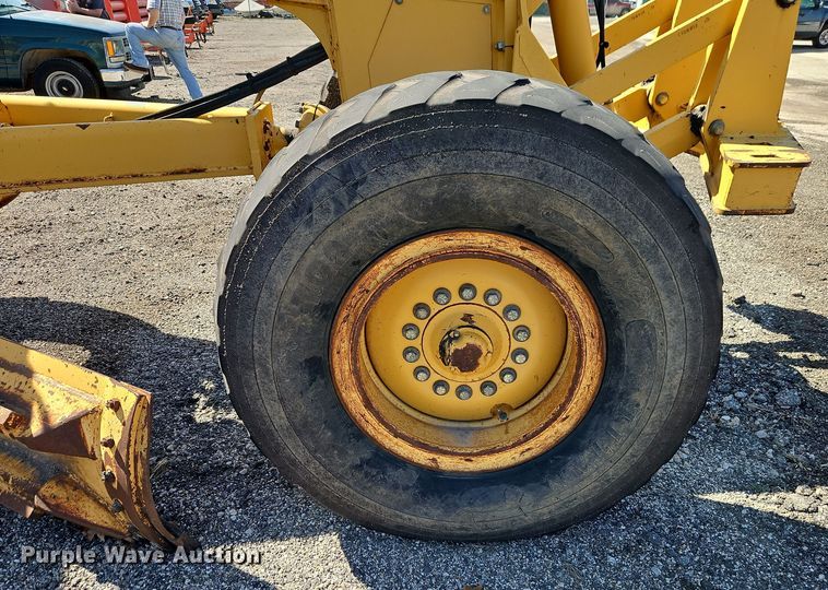 image for item EI8323 2000 John Deere 770CH motor grader