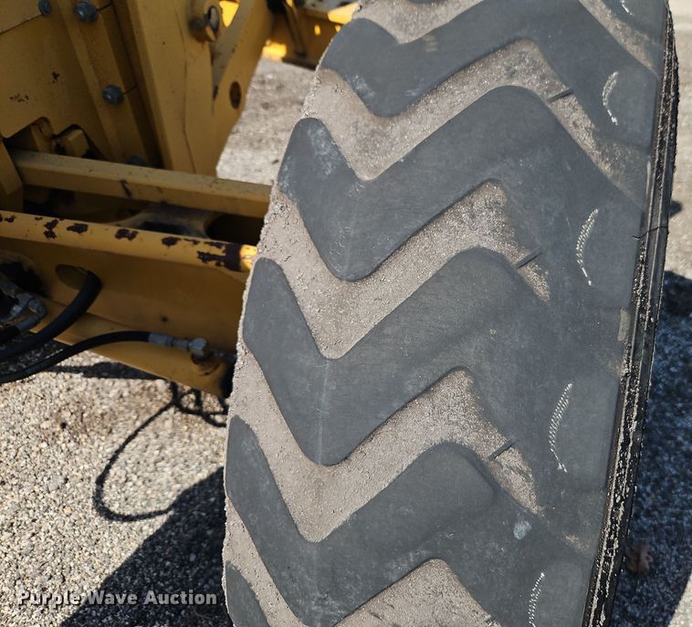 image for item EI8323 2000 John Deere 770CH motor grader