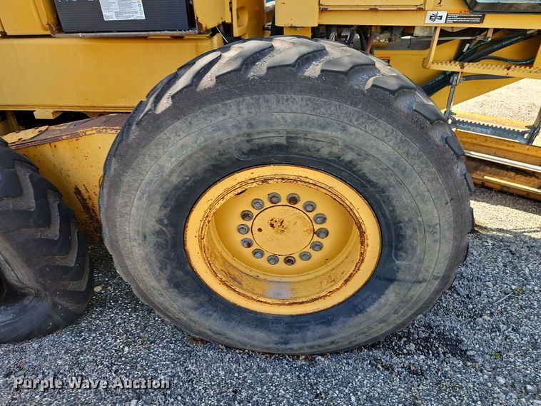 image for item EI8323 2000 John Deere 770CH motor grader