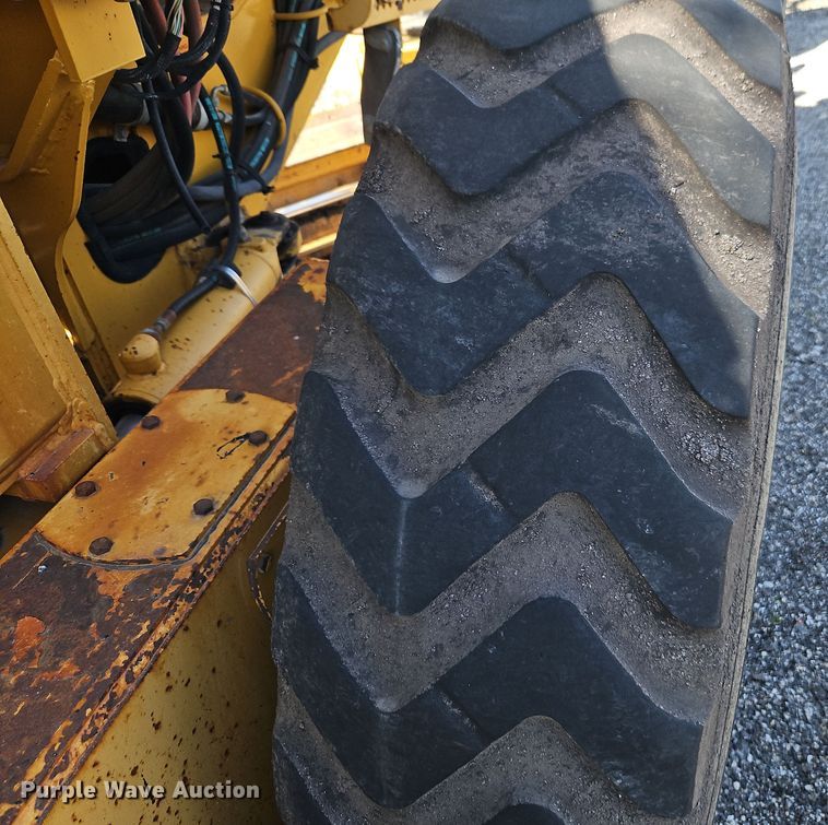 image for item EI8323 2000 John Deere 770CH motor grader