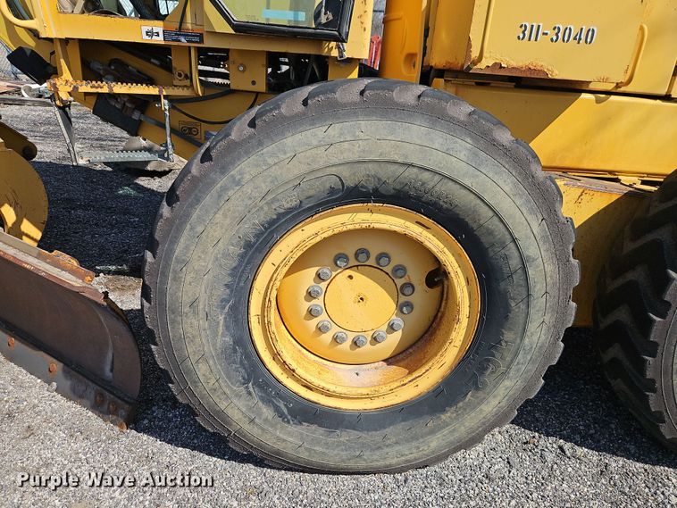 image for item EI8323 2000 John Deere 770CH motor grader