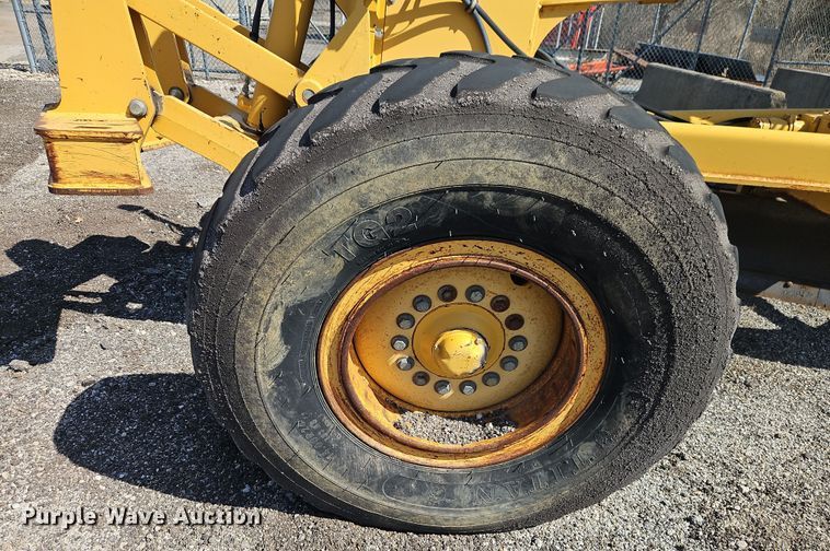 image for item EI8323 2000 John Deere 770CH motor grader