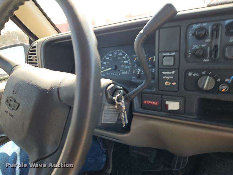 image for item EI8871 1998 Chevrolet C1500 pickup truck