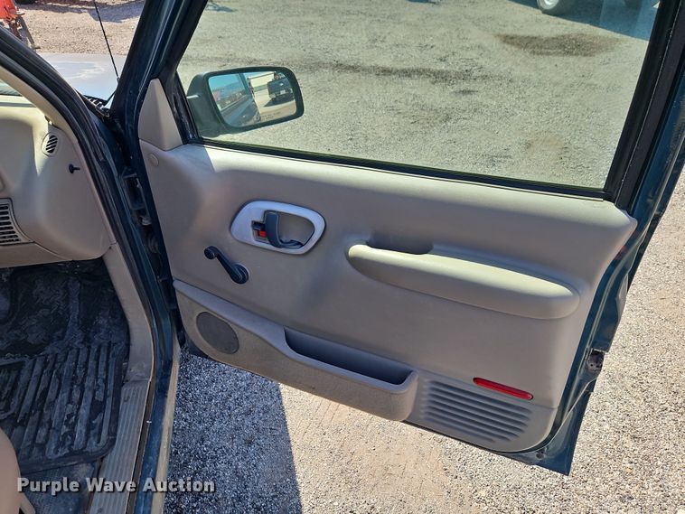 image for item EI8871 1998 Chevrolet C1500 pickup truck