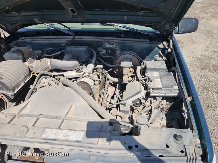 image for item EI8871 1998 Chevrolet C1500 pickup truck