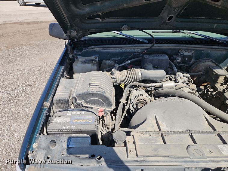 image for item EI8871 1998 Chevrolet C1500 pickup truck