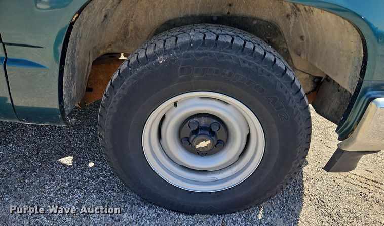 image for item EI8871 1998 Chevrolet C1500 pickup truck