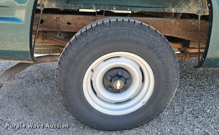 image for item EI8871 1998 Chevrolet C1500 pickup truck