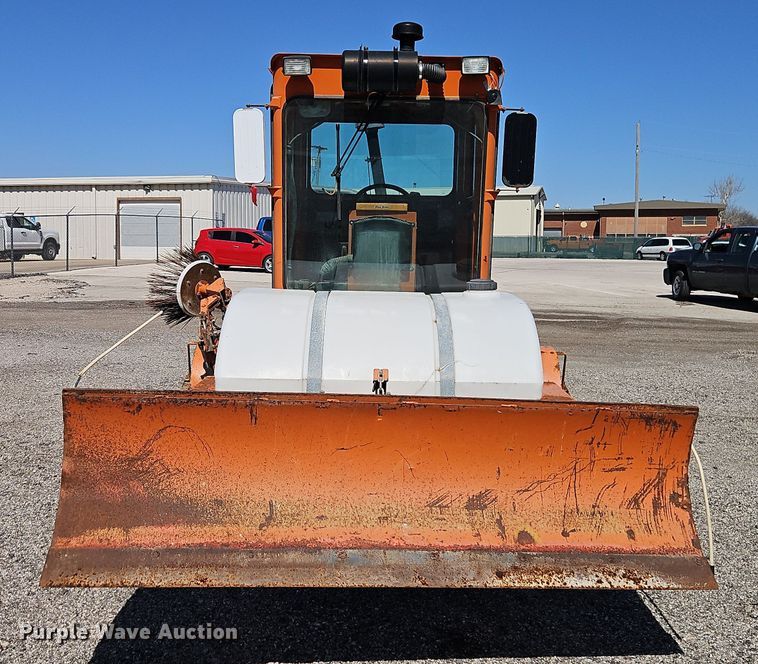 image for item EI8876 2009 Broce Broom RJ 350 broom