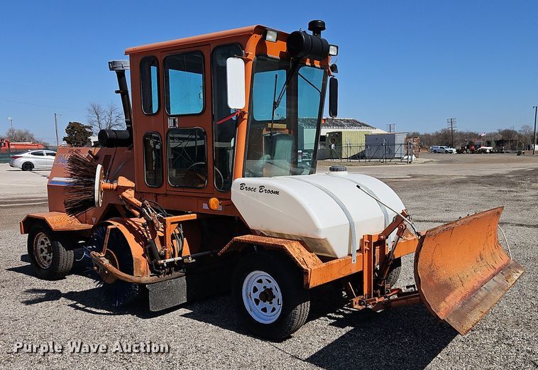 image for item EI8876 2009 Broce Broom RJ 350 broom