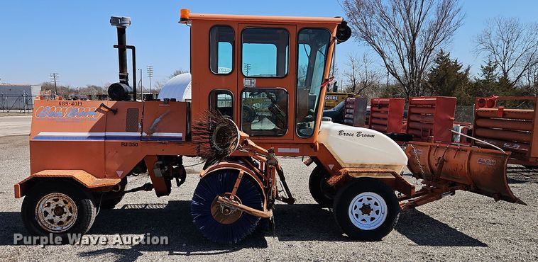 image for item EI8876 2009 Broce Broom RJ 350 broom