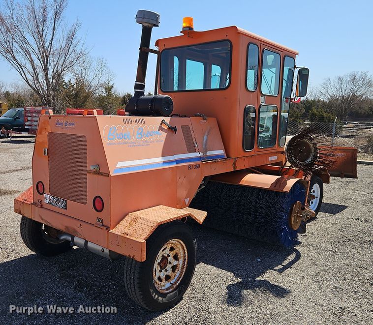 image for item EI8876 2009 Broce Broom RJ 350 broom