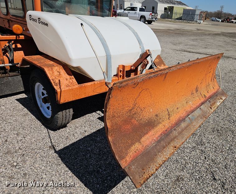 image for item EI8876 2009 Broce Broom RJ 350 broom