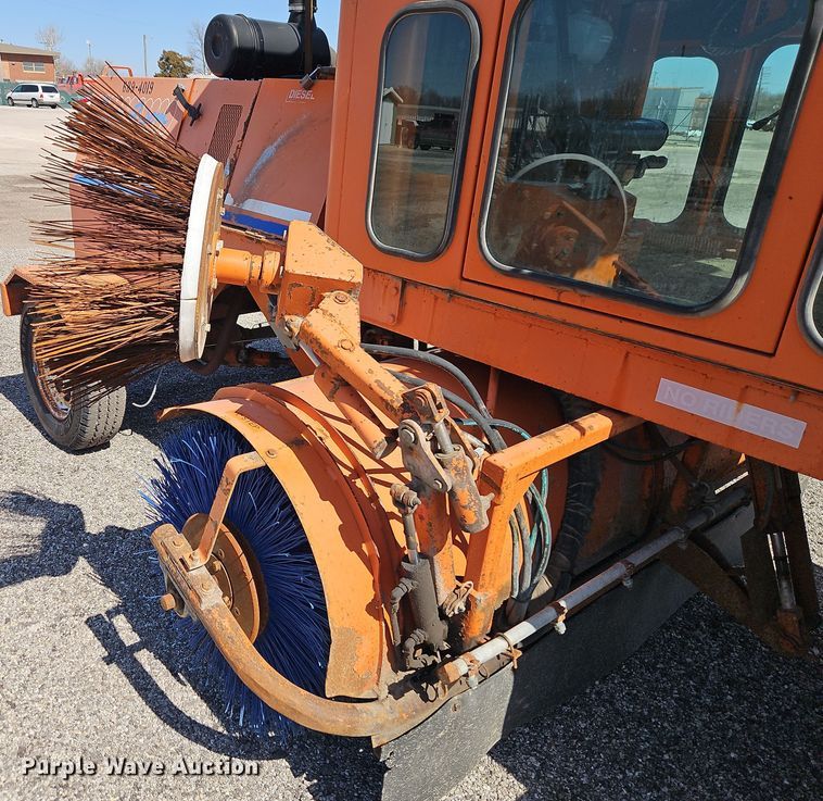 image for item EI8876 2009 Broce Broom RJ 350 broom