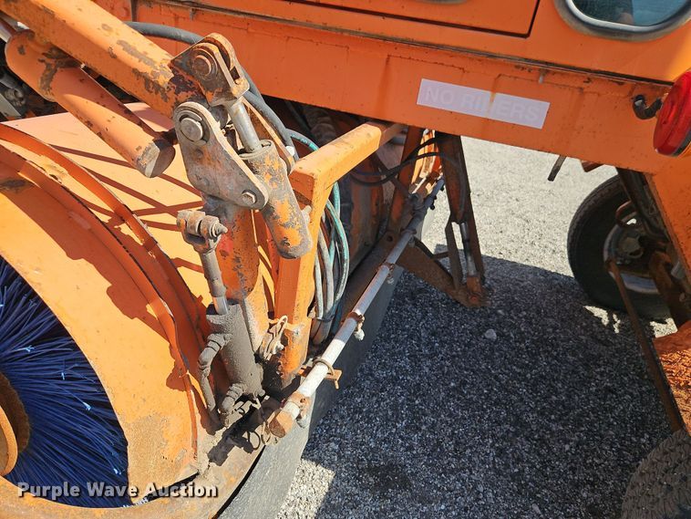 image for item EI8876 2009 Broce Broom RJ 350 broom