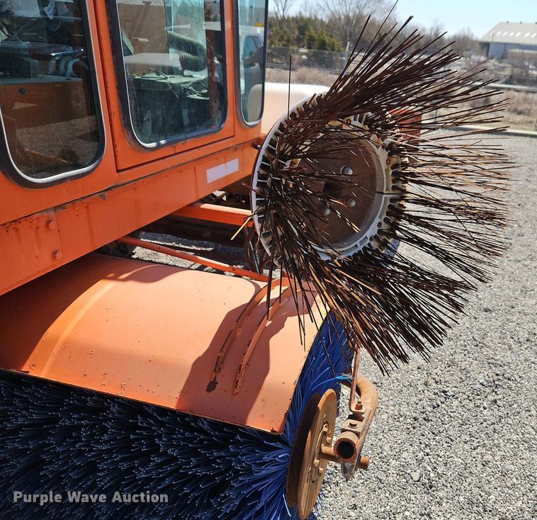 image for item EI8876 2009 Broce Broom RJ 350 broom