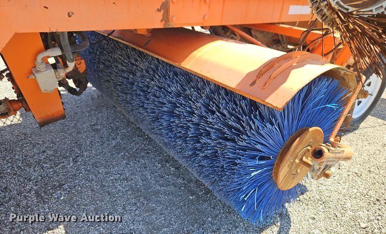 image for item EI8876 2009 Broce Broom RJ 350 broom