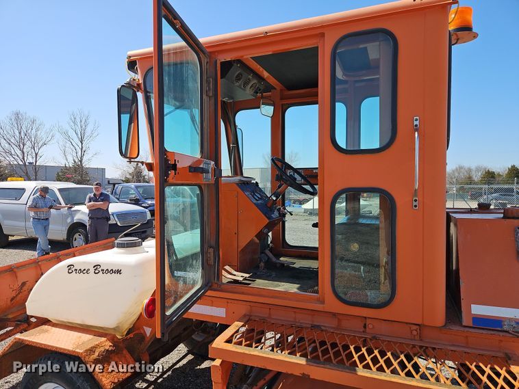 image for item EI8876 2009 Broce Broom RJ 350 broom