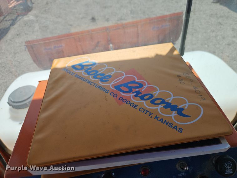 image for item EI8876 2009 Broce Broom RJ 350 broom